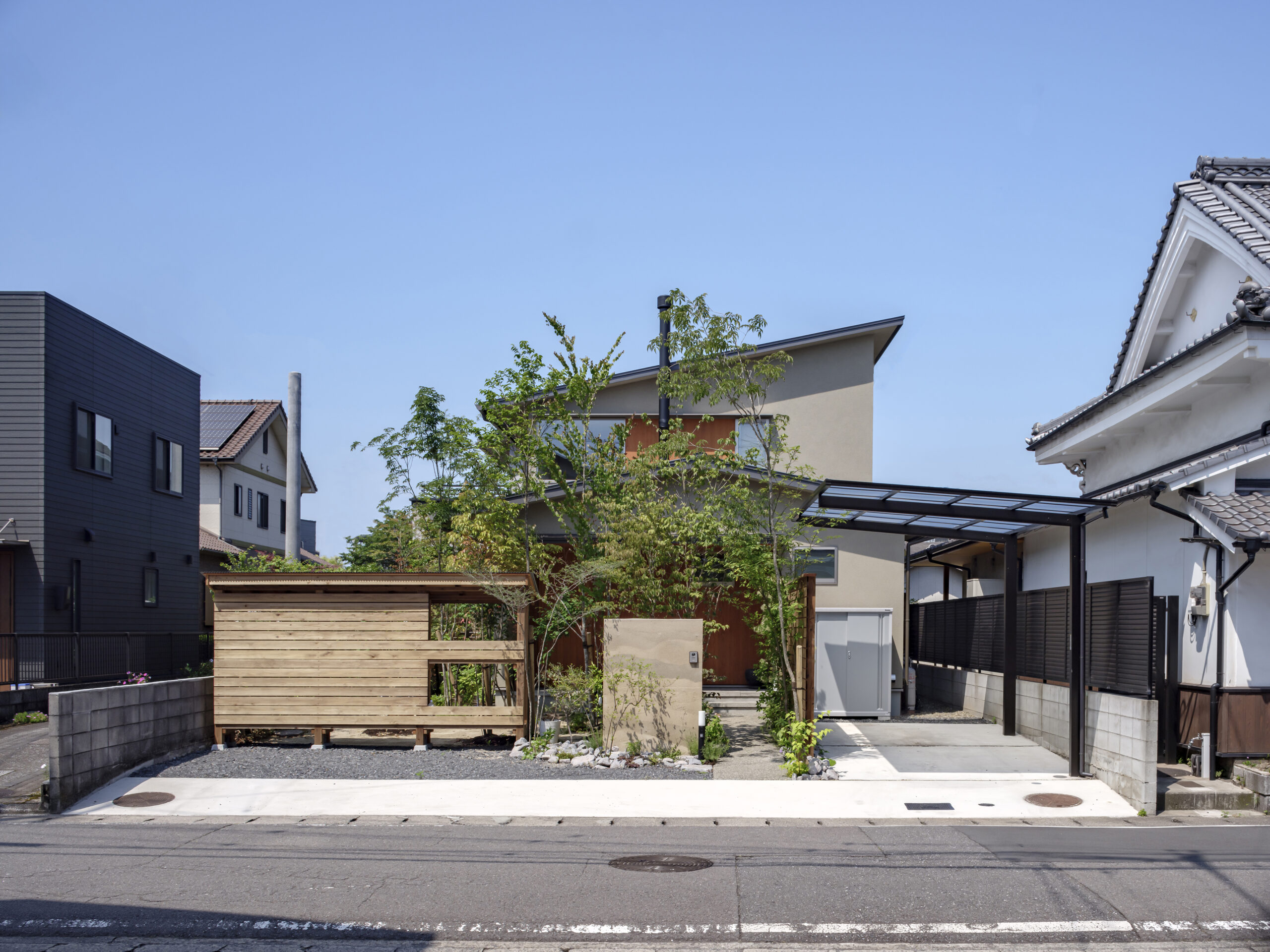 四季を愛でるパブリックガーデンのある家