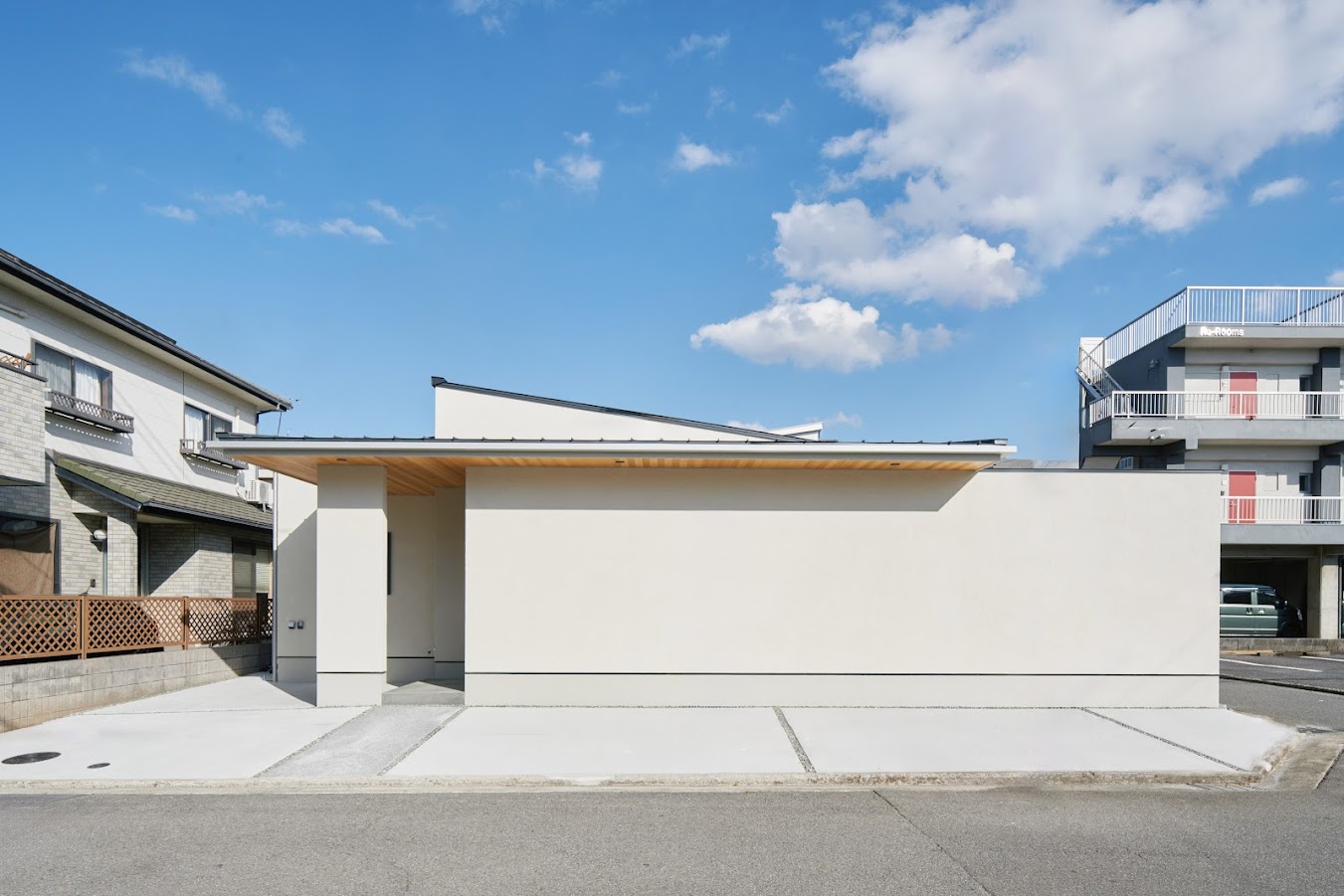 カーテンレスで過ごせる平屋